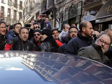 Javier Barbero la salida de las dependencias municipales Javier Barbero la salida de las dependencias municipales