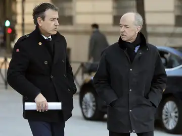 El expresidente de Abengoa Felipe Benjumea junto a su abogado El expresidente de Abengoa Felipe Benjumea junto a su abogado