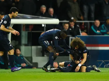 Los jugadores del PSG celebran el gol de Cavani Los jugadores del PSG celebran el gol de Cavani