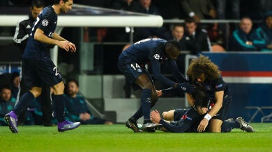 Cavani da la victoria al PSG y Stamford Bridge decidirá la eliminatoria