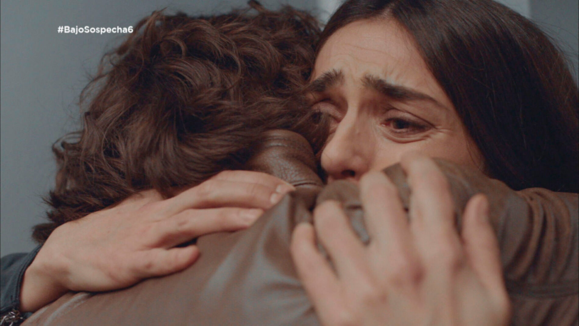 V&iacute;ctor abraza a Bel&eacute;n