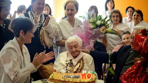 Josefa Álvarez celebrando su cumpleaños Josefa Álvarez celebrando su cumpleaños
