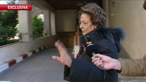 A preguntas de Antena 3 Noticias: Rita Barber&aacute; no responde a la pregunta de si piensa dimitir como senadora