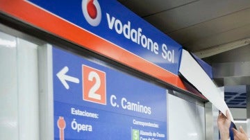 Cartel de la parada de metro Vodafone Sol