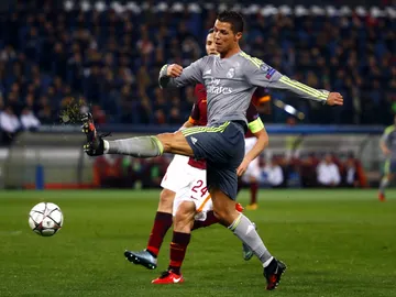 Cristiano Ronaldo dispara a puerta ante la Roma Cristiano Ronaldo dispara a puerta ante la Roma