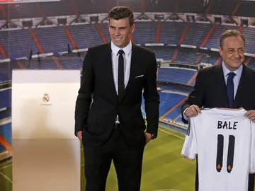 Gareth Bale, el día de su presentación con el Real Madrid, junto a Florentino Pérez Gareth Bale, el día de su presentación con el Real Madrid, junto a Florentino Pérez