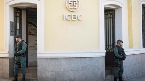 Agentes a las puertas del ICBC