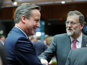 Rajoy le dice a Cameron que lo más probable es que haya elecciones Rajoy le dice a Cameron que lo más probable es que haya elecciones