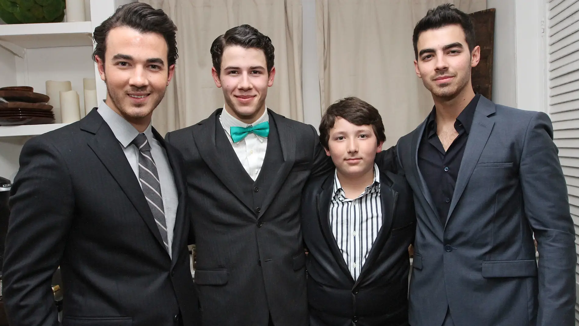 Los Jonas Brothers no son tres, sino cuatro. Con una deferencia de 9 años con el más joven del grupo, Frankie ha aparecido en la serie de Disney Channel 'Jonas L.A.'.
