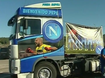 El camión serigrafiado en honor a Pepe Reina