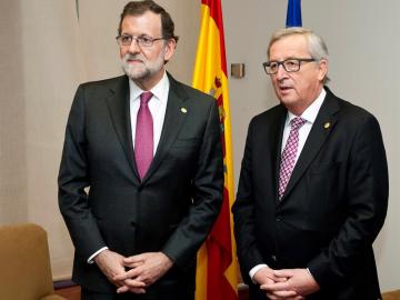 Mariano Rajoy posa junto al Presidente de la Comisión Europea, Jean-Claude Juncker