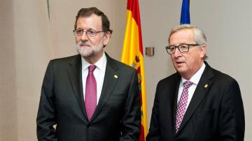 Mariano Rajoy posa junto al Presidente de la Comisión Europea, Jean-Claude Juncker