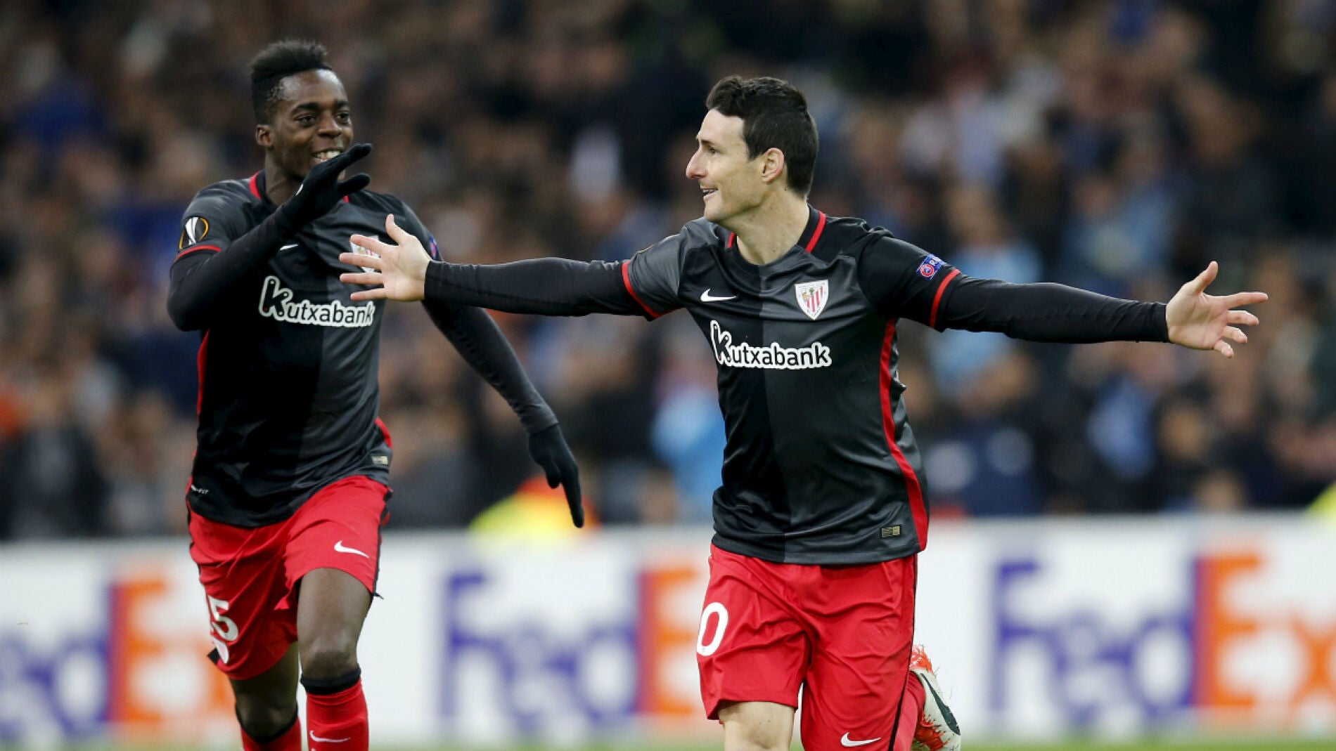 Aduriz celebra su gol contra el Marsella