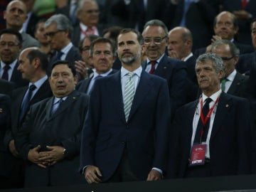 El Rey Felipe VI, junto a Ángel María Villar en la final de Copa
