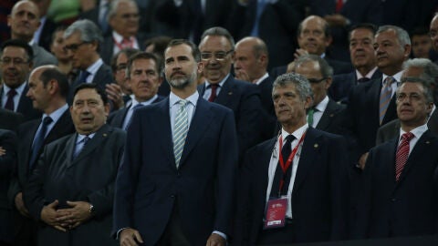 El Rey Felipe VI, junto a &Aacute;ngel Mar&iacute;a Villar en la final de Copa