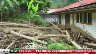 Un deslizamiento de tierra de Perú deja varios heridos y decenas de casas sepultadas