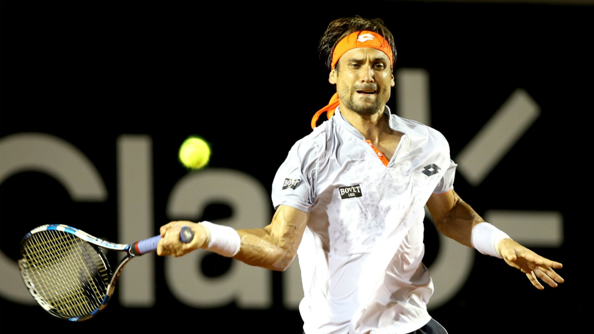 David Ferrer golpea la bola durante el partido contra Thiem