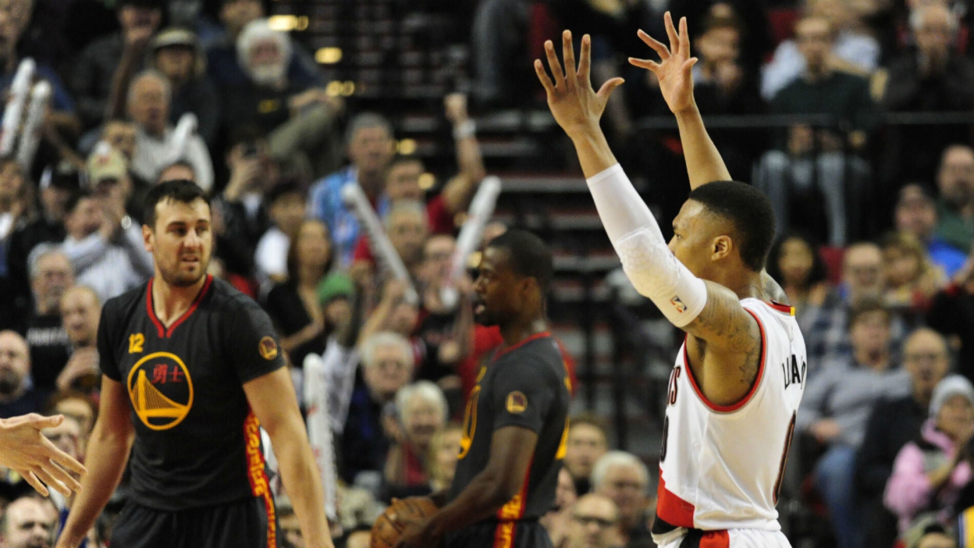 Damian Lillard celebra la victoria contra los Golden State Warriors