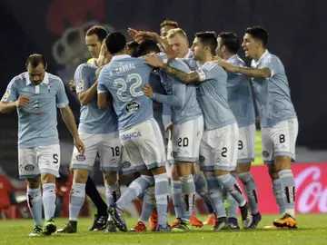 Los jugadores del Celta celebran el gol de Guidetti Los jugadores del Celta celebran el gol de Guidetti