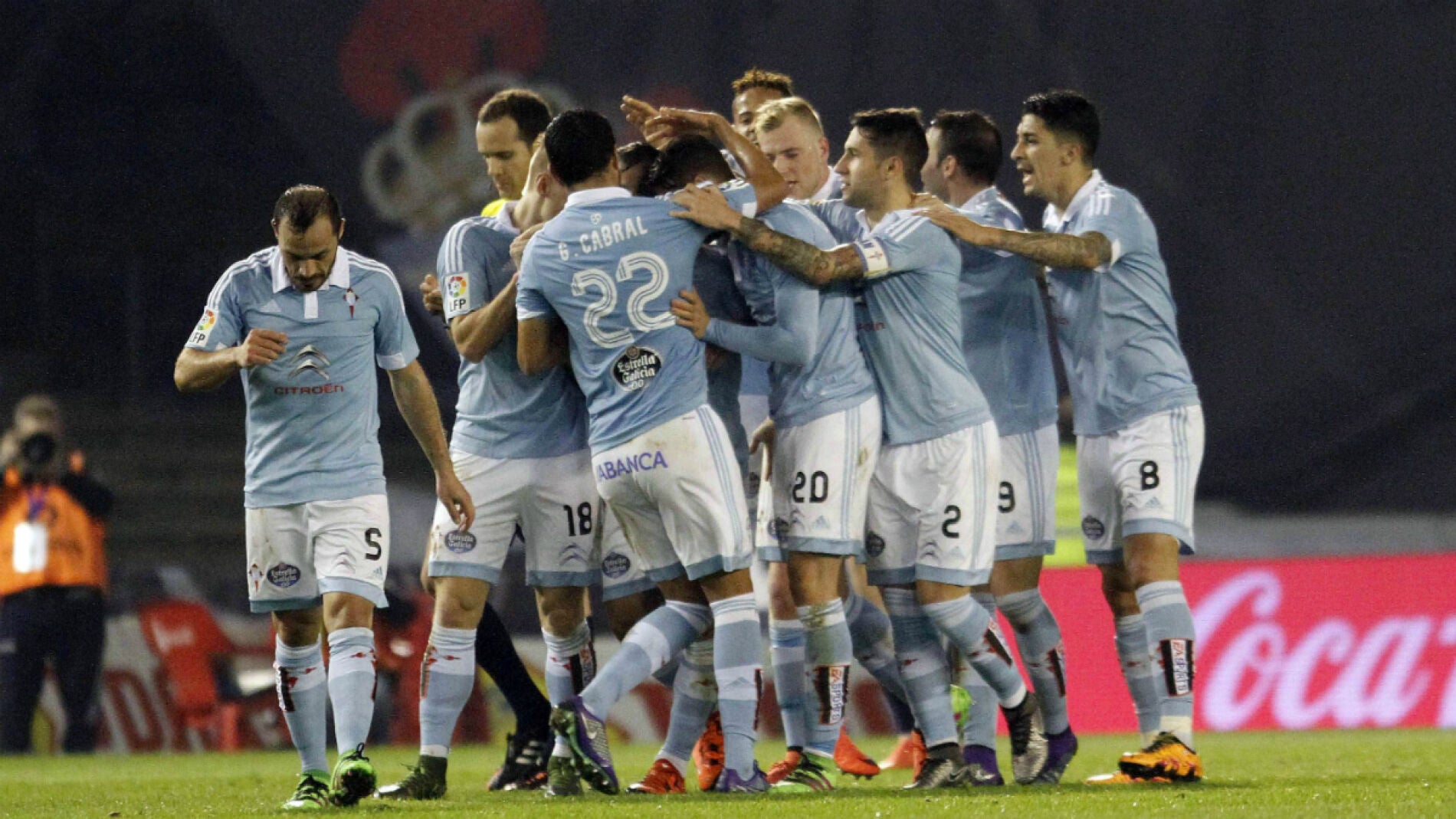 Los jugadores del Celta celebran el gol de Guidetti