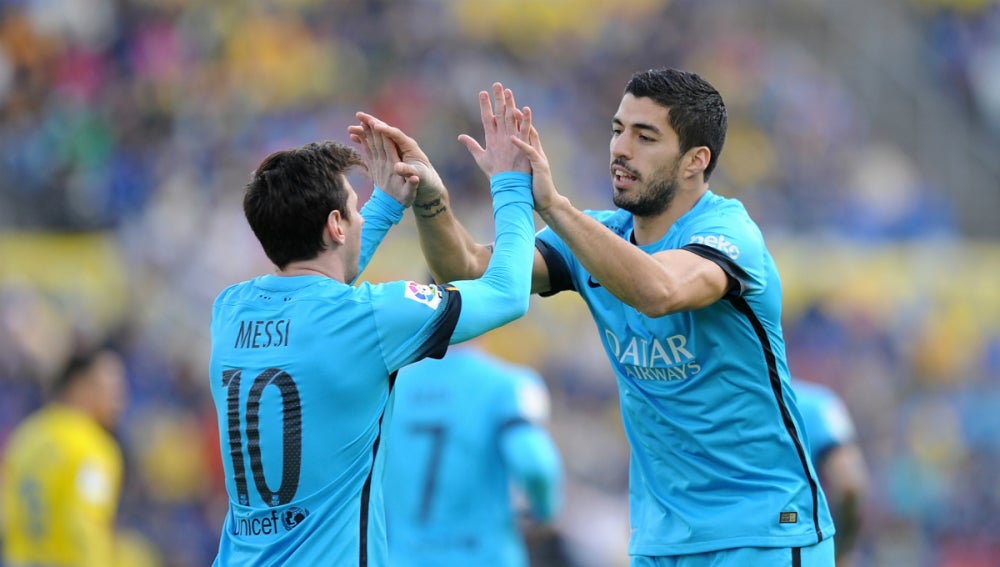 Leo Messi y Luis Suárez celebran el gol del uruguayo ante Las Palmas