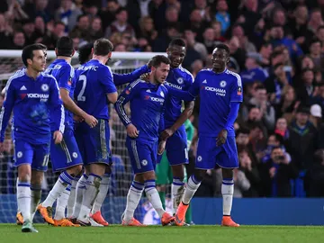 Hazard festeja un gol con sus compañeros Hazard festeja un gol con sus compañeros