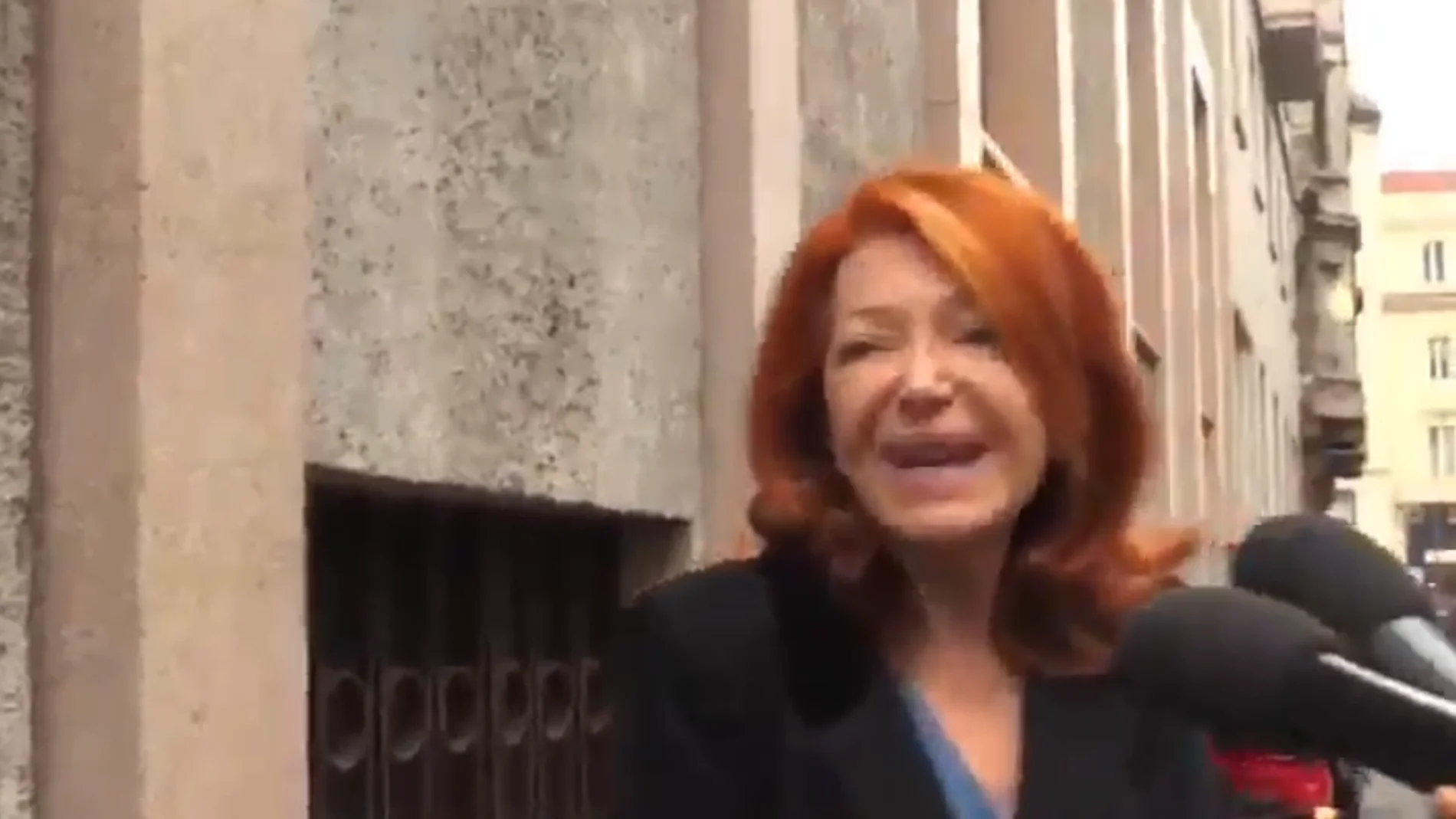 La hermana de Massimo Moratti atiende a los medios de comunicación La hermana de Massimo Moratti atiende a los medios de comunicación