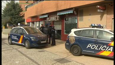 Aparecen dos cadáveres con signos de violencia en un bar de Zaragoza