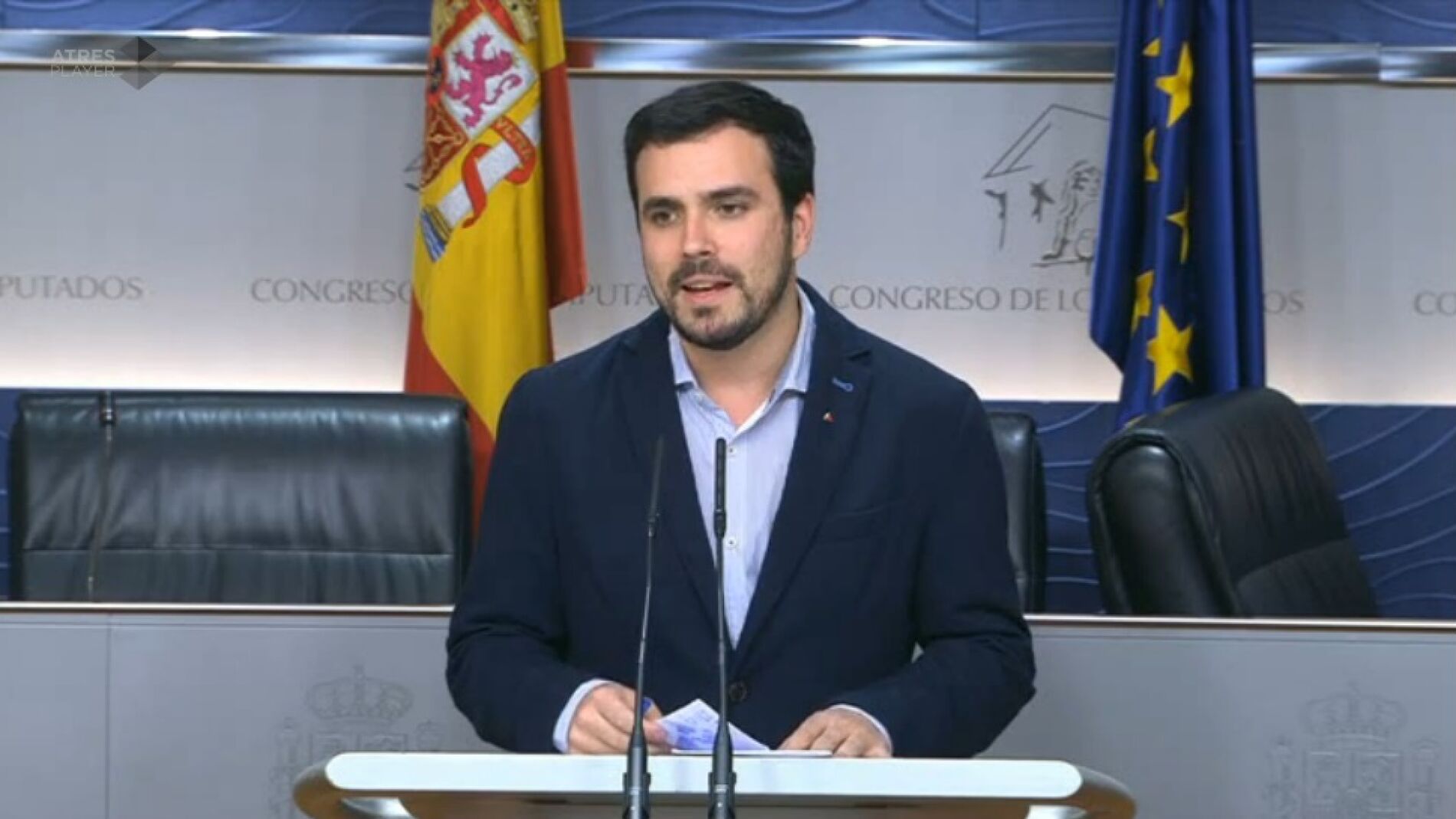 Alberto Garz&oacute;n, durante la reuni&oacute;n en el Congreso de los Diputados