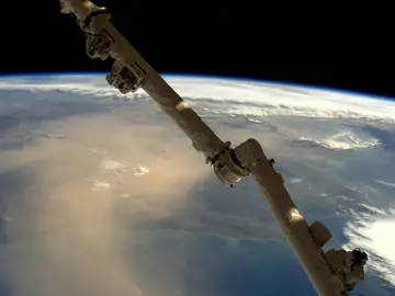 Nube de arena de origen africano encima de la Península Ibérica Nube de arena de origen africano encima de la Península Ibérica