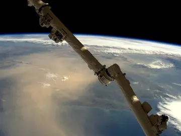Nube de arena de origen africano encima de la Península Ibérica Nube de arena de origen africano encima de la Península Ibérica