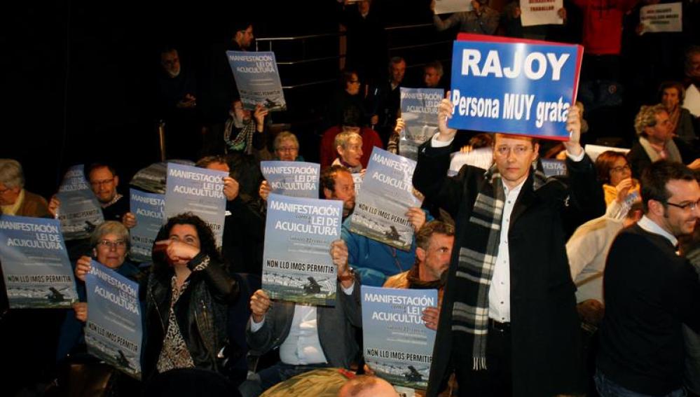 Muchos de los asistentes al pleno municipal de Pontevedra