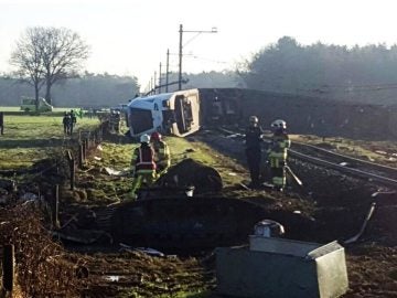 Escenario del accidente de un tren de pasajeros ocurrido en las proximidades de Dalfsen