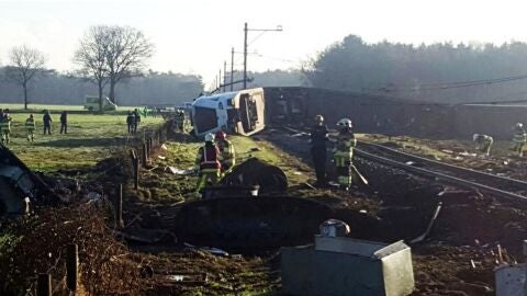 Escenario del accidente de un tren de pasajeros ocurrido en las proximidades de Dalfsen