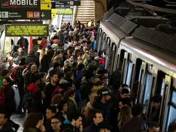 Usuarios del Metro de Barcelona Usuarios del Metro de Barcelona