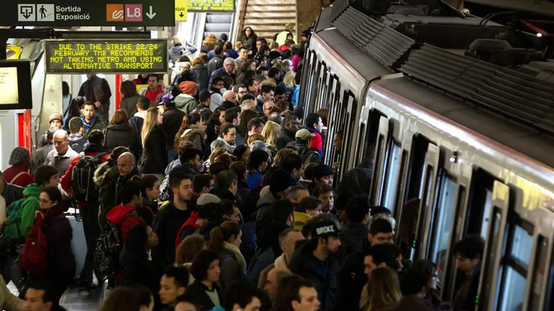 Usuarios del Metro de Barcelona Usuarios del Metro de Barcelona