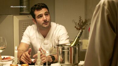 Álex invita a Ulrike a cenar