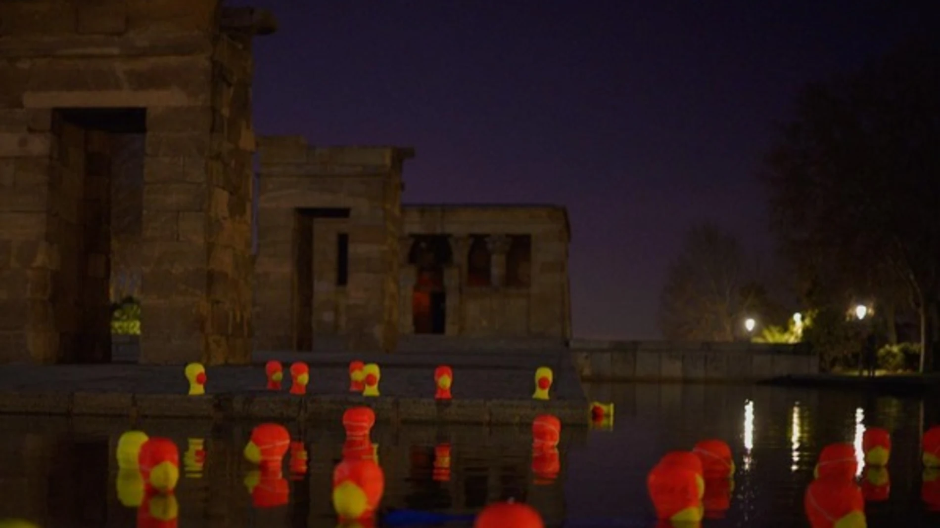 Performance crítica en el Templo de Debod Performance crítica en el Templo de Debod