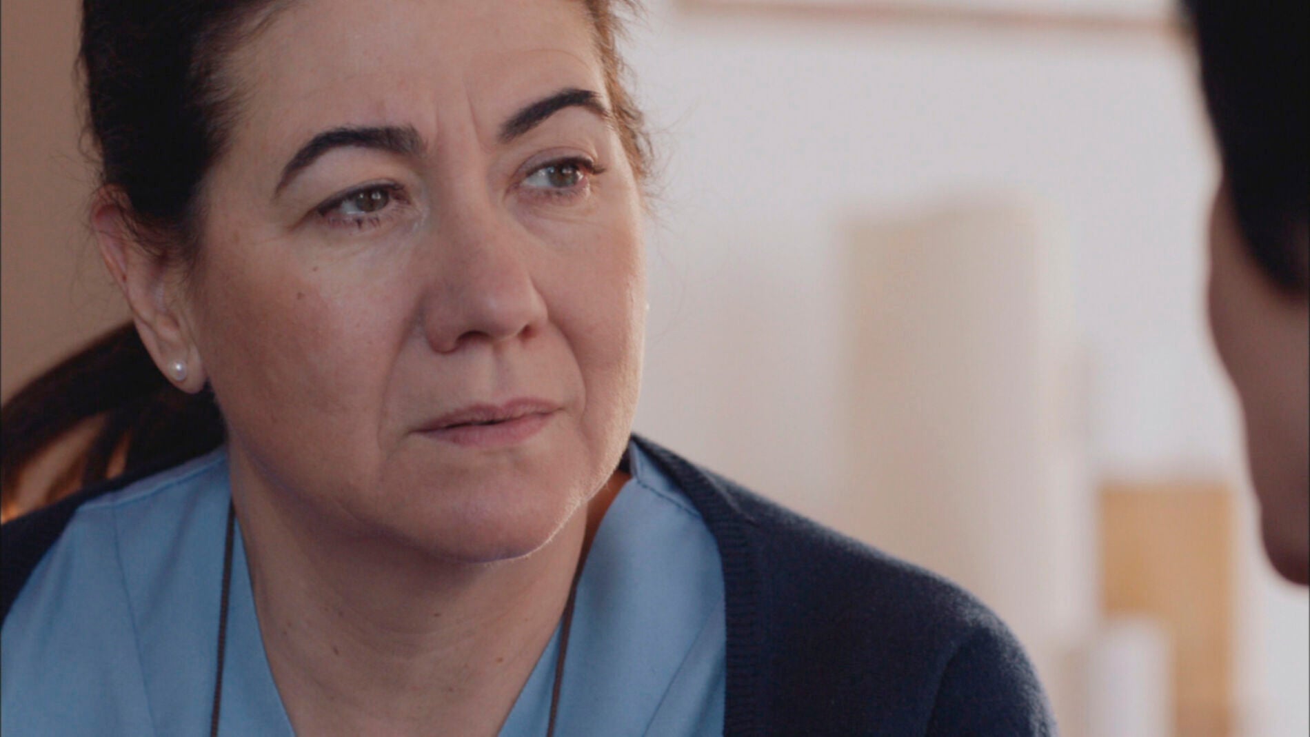 Lidia habla con Adela