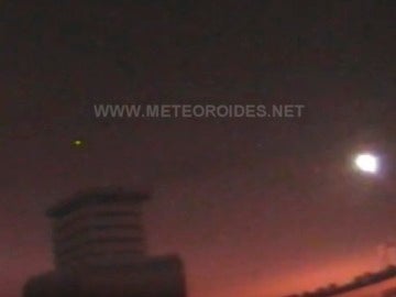 Un meteorito genera una gran bola de fuego