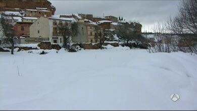 Casi un día sin luz en 10.000 hogares aragoneses por la nieve