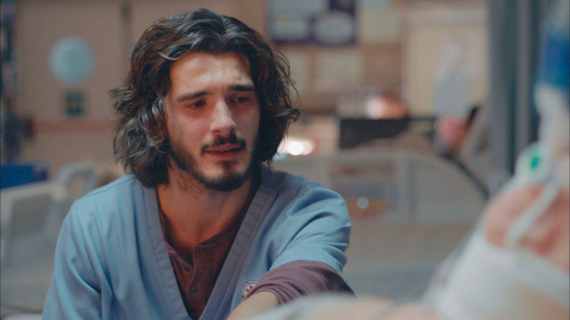 V&iacute;ctor habla con el comisario Casas