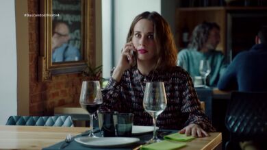 Adela nerviosa por su cita