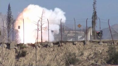 Una explosión en una nave de pirotecnia deja tres heridos leves