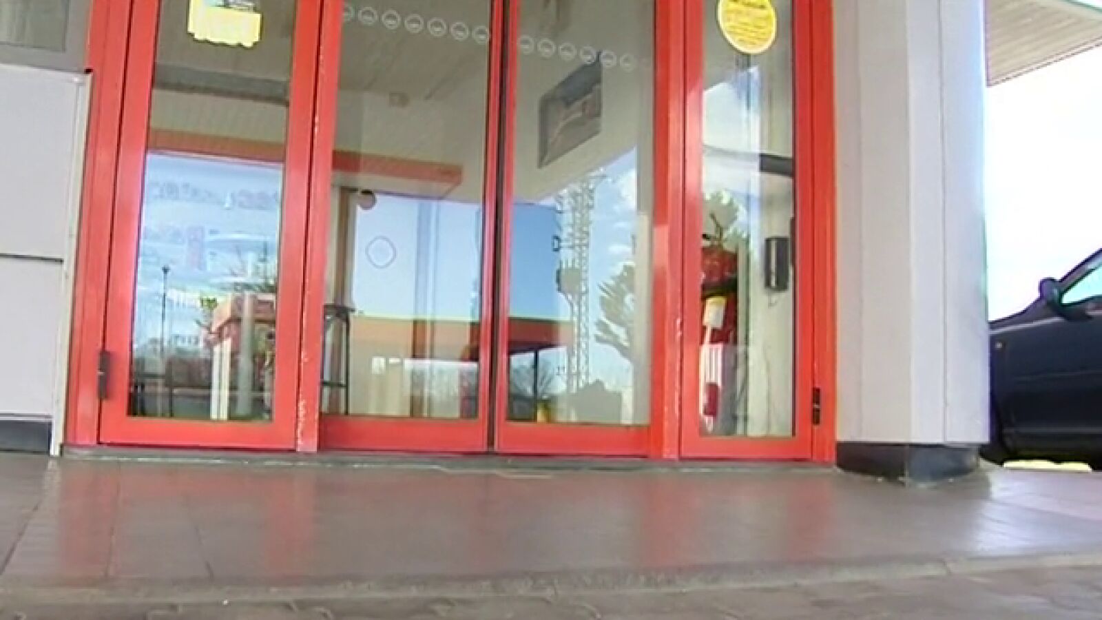 Un niño de 11 años pide ayuda en una gasolinera de Girona al notar que su madre conducía bebida