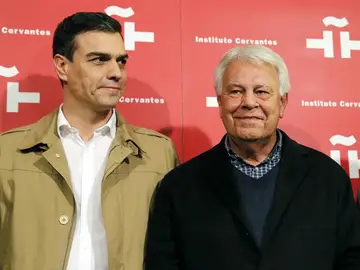 Felipe González y Pedro Sánchez Felipe González y Pedro Sánchez