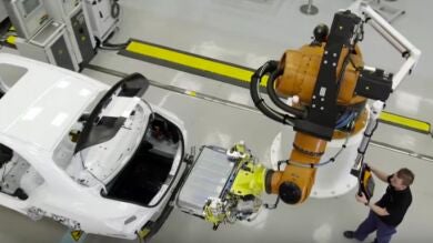 Llamados a revisión un millón de vehículos Mercedes-Benz en todo el mundo tras 51 casos de incendio