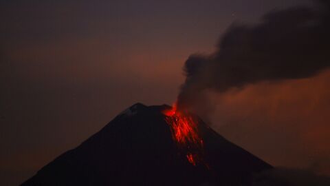 El volc&aacute;n Tungurahua sigue rugiendo en Ecuador