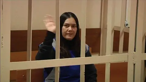 La mujer que decapitó a una niña en Moscú dice que Alá se lo ordenó La mujer que decapitó a una niña en Moscú dice que Alá se lo ordenó