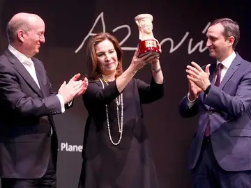 Reyes Calderón gana el premio Azorín Reyes Calderón gana el premio Azorín